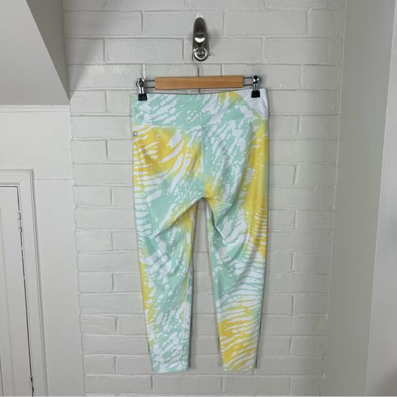 Fabletics Tie Dye Print Athletic Leggings Size M - Picture 8 of 8